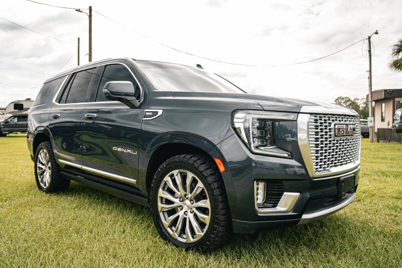 Used 2021 GMC Yukon Denali w/ Denali Premium Package AWD/4WD image 3