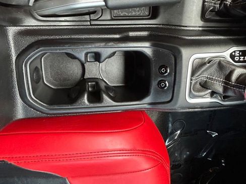 Used 2018 Jeep Wrangler Unlimited Sahara AWD/4WD image 19