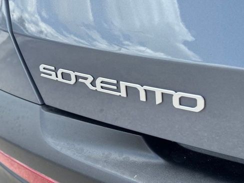Used 2023 Kia Sorento LX FWD image 9
