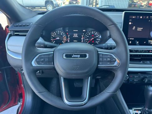 Used 2025 Jeep Compass Limited image 8