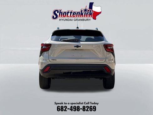 Used 2026 Chevrolet Trax RS w/ Sunroof Package FWD image 7