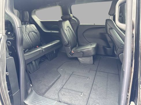 New 2027 Chrysler Pacifica Select FWD image 14