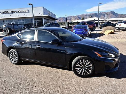 Used 2024 Nissan Altima 2.5 SV w/ SV Premium Package image 12