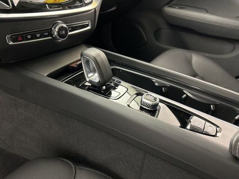 Used 2025 Volvo V60 B5 Cross Country Plus image 19