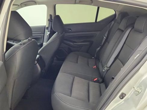 Used 2024 Nissan Altima 2.5 SV FWD image 18
