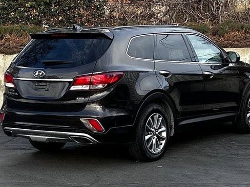 Used 2017 Hyundai Santa Fe SE AWD/4WD image 5