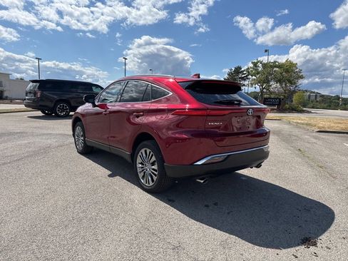 Used 2023 Toyota Venza XLE image 11