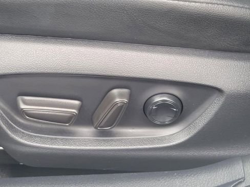 Used 2024 Toyota Camry SE image 10