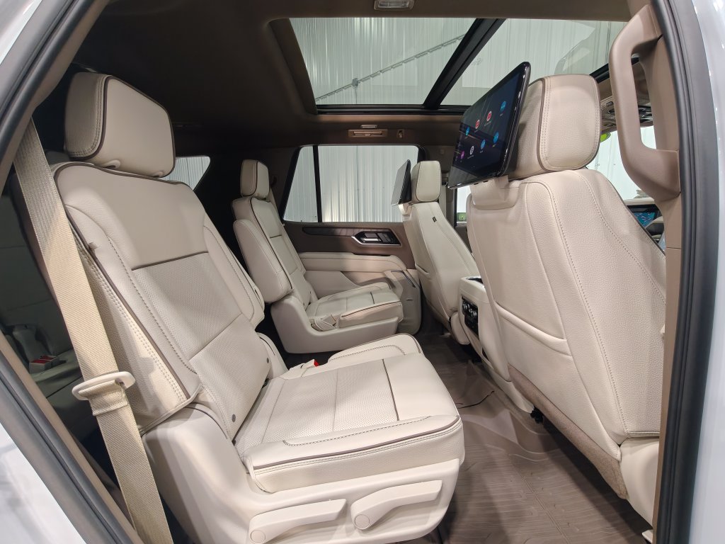Used 2026 GMC Yukon Denali w/ Advanced Technology Package AWD/4WD image 29