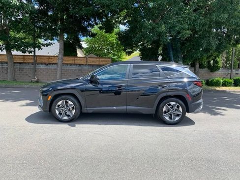 Certified 2025 Hyundai Tucson SEL FWD image 2