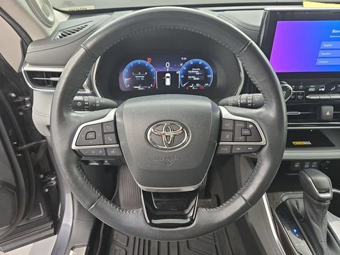 Used 2023 Toyota Highlander Platinum FWD image 10