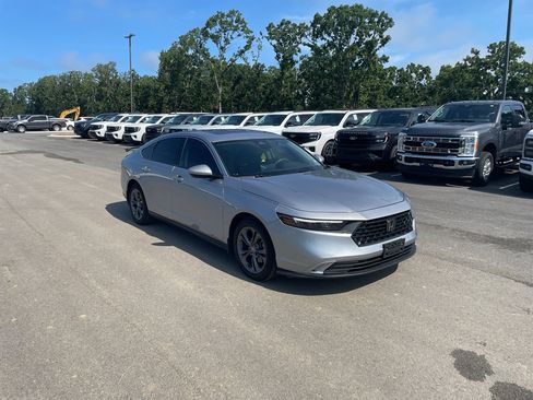 Used 2023 Honda Accord EX image 4