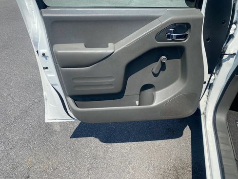 Used 2019 Nissan Frontier S RWD image 8