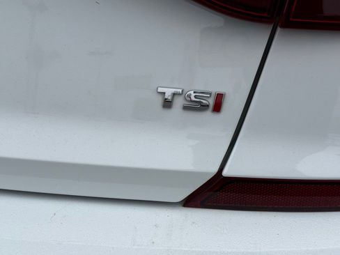 Used 2017 Volkswagen Passat 1.8T S image 8