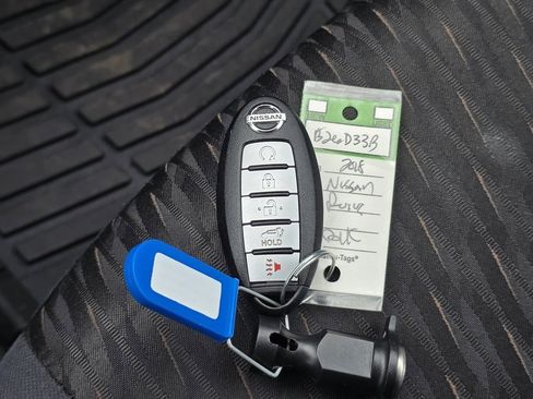 Used 2018 Nissan Rogue SV w/ Premium Package image 36