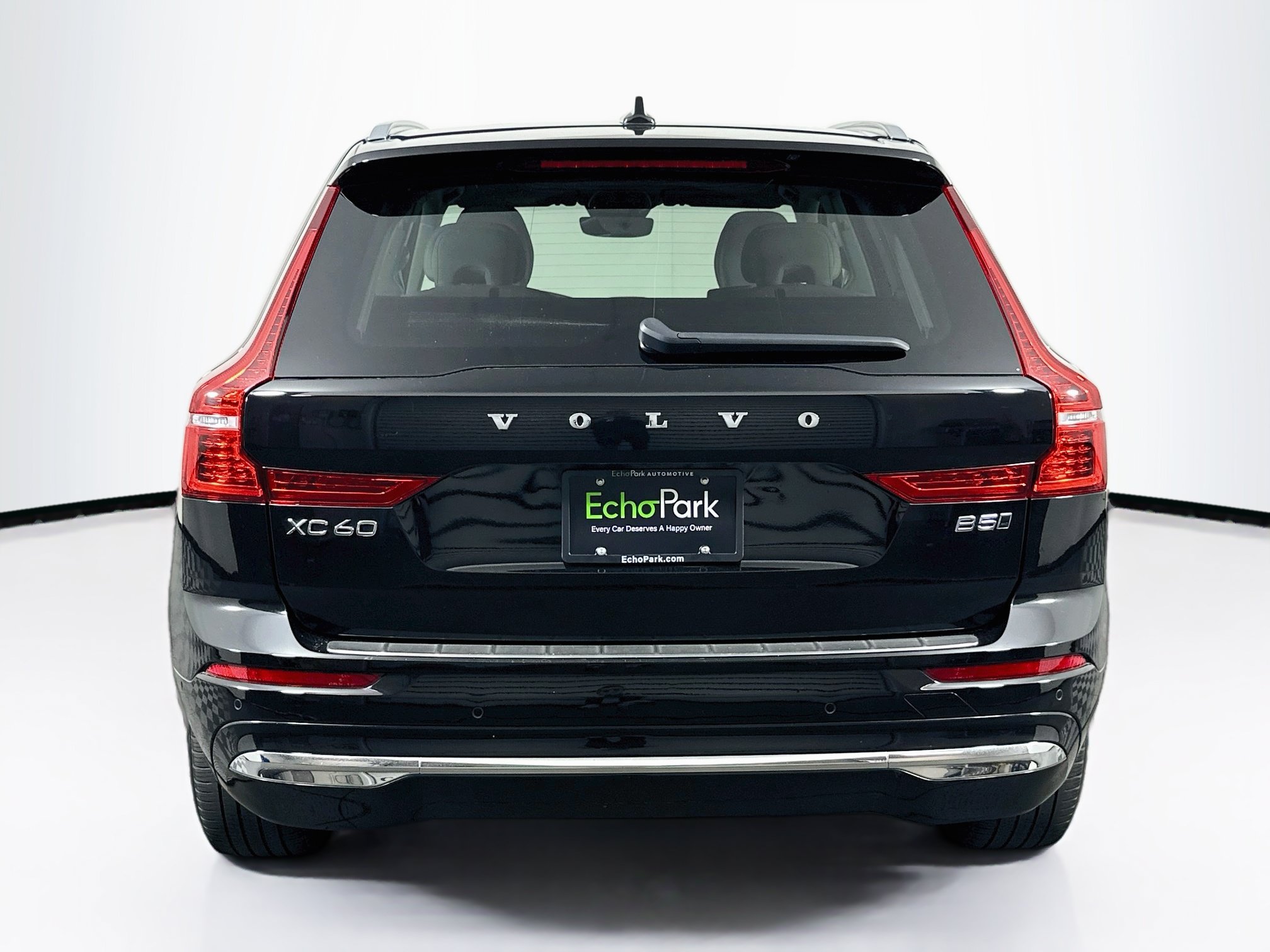 Used 2023 Volvo XC60 B5 Plus AWD/4WD image 7