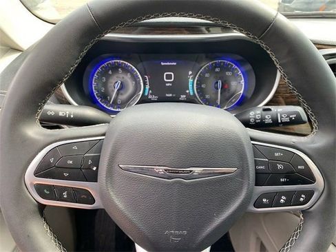 Used 2023 Chrysler Pacifica Limited image 29