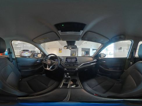 Used 2025 Nissan Altima 2.5 SV FWD image 36