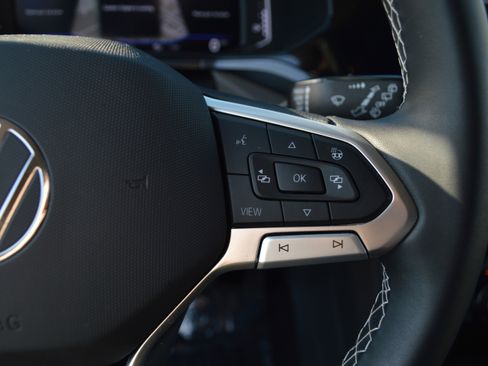 Used 2022 Volkswagen Taos SEL image 16