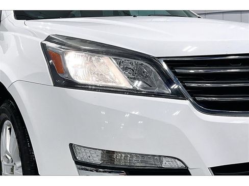 Used 2017 Chevrolet Traverse LT w/ Style and Technology Package FWD image 30