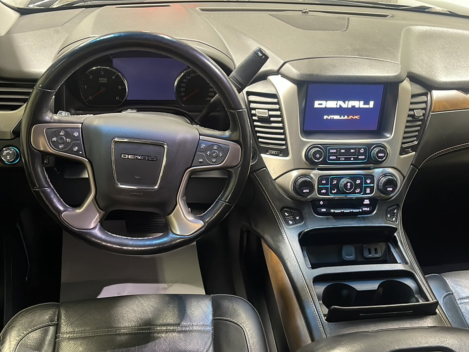 Used 2019 GMC Yukon XL Denali AWD/4WD image 3