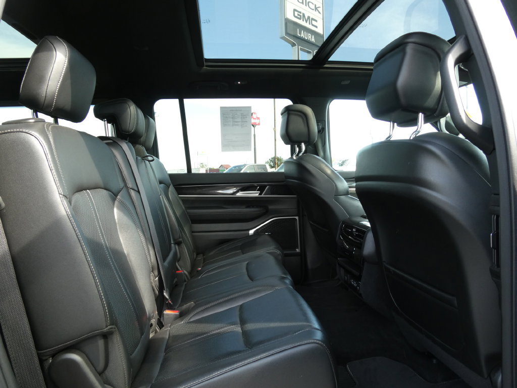 Used 2023 Jeep Wagoneer 4WD w/ Premium Group I image 15