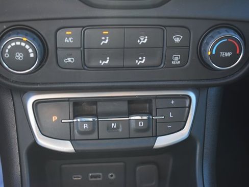 Used 2024 GMC Terrain SLE image 26