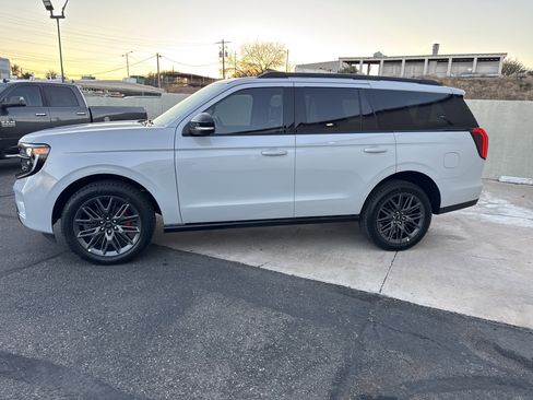 New 2025 Ford Expedition Platinum w/ Stealth Performance Package AWD/4WD image 4