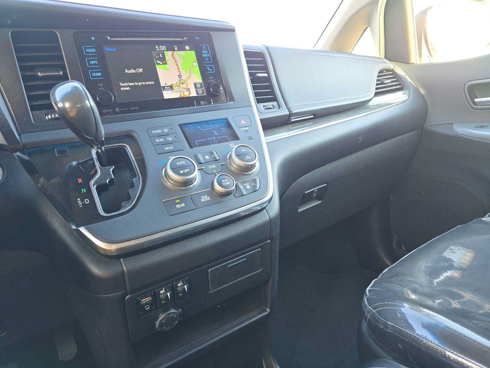 Used 2016 Toyota Sienna SE w/ SE Preferred Package FWD image 36