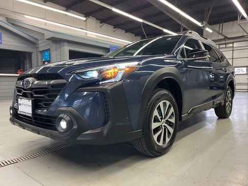 Certified 2025 Subaru Outback Premium w/ Popular Package #1A image 3