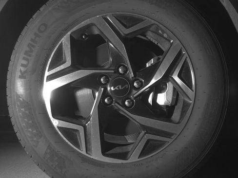 Used 2025 Kia Sportage LX image 10