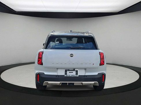 Used 2023 Ford Explorer XLT w/ Equipment Group 202A image 7