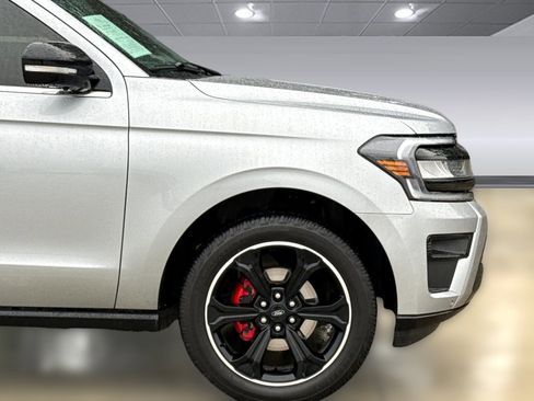 Used 2022 Ford Expedition Limited image 36