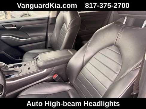 Used 2021 Toyota Highlander XLE FWD image 13