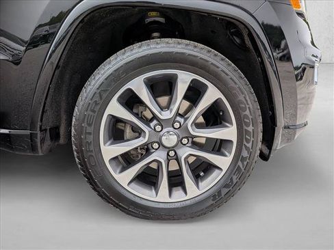 Used 2018 Jeep Grand Cherokee Overland AWD/4WD image 25