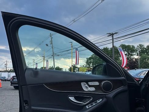 Used 2018 Mercedes-Benz C 300 4MATIC Sedan image 9