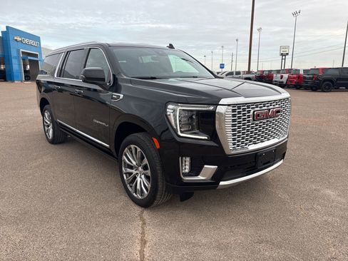 Used 2023 GMC Yukon XL Denali w/ Denali Reserve Package image 7
