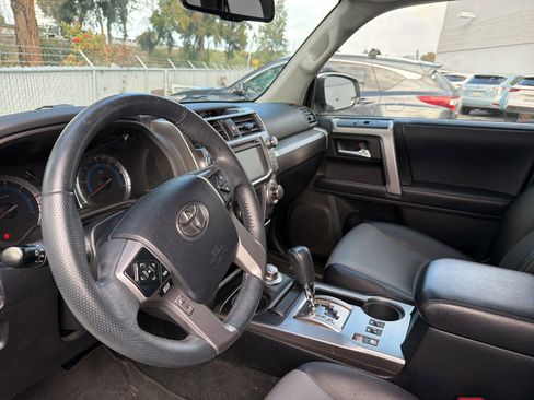 Used 2018 Toyota 4Runner SR5 Premium image 10