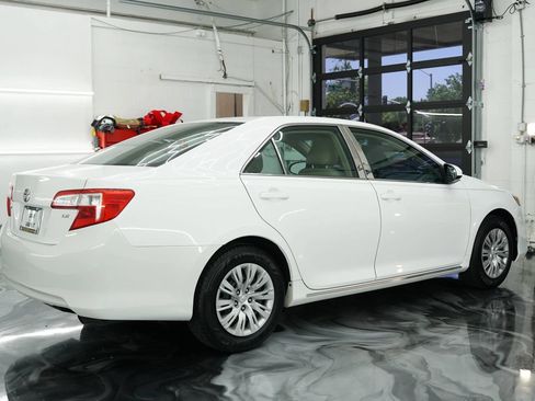 Used 2013 Toyota Camry LE FWD image 9