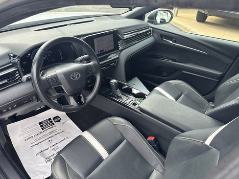 Used 2025 Toyota Camry SE FWD image 13