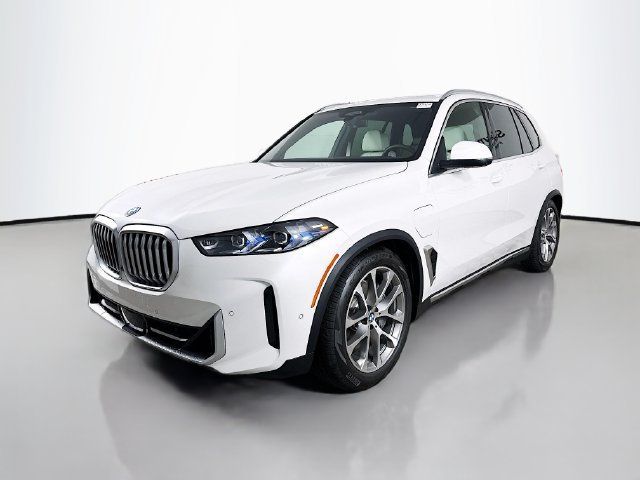 Used 2026 BMW X5 xDrive50e AWD/4WD image 3