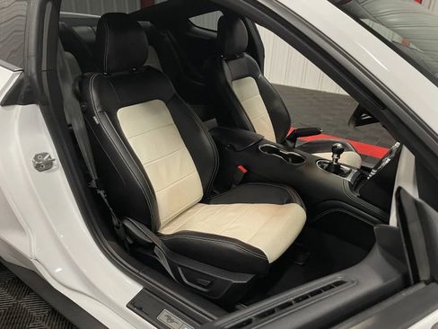 Used 2022 Ford Mustang GT Premium image 39