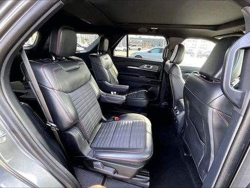 Certified 2025 Ford Explorer ST-Line w/ Premium Package image 26