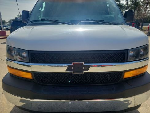 Used 2021 Chevrolet Express 3500 LT w/ LT Preferred Equipment Group image 4
