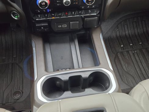 Certified 2020 GMC Sierra 3500 SLT w/ Technology Package image 18