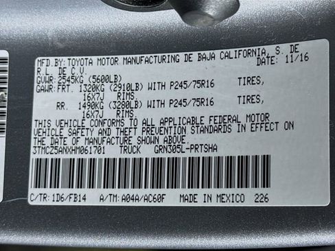 Used 2017 Toyota Tacoma SR AWD/4WD image 32