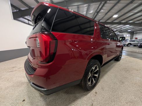 Used 2025 GMC Yukon XL AT4 w/ AT4 Premium Package image 3