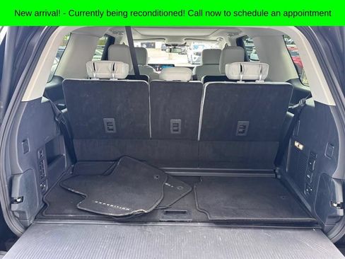 Used 2025 Ford Expedition Platinum AWD/4WD image 3