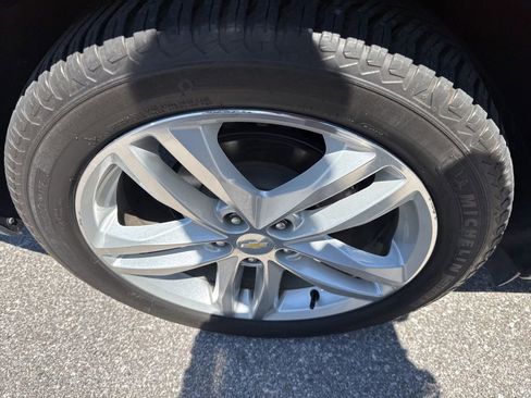Used 2018 Chevrolet Equinox Premier FWD image 9