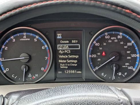 Used 2018 Toyota RAV4 LE w/ All Weather Liner Package AWD/4WD image 24